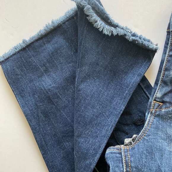 MAX JEANS Women's Straight Short Cropped Jeans EUC Size 10 - Picture 3 of 9